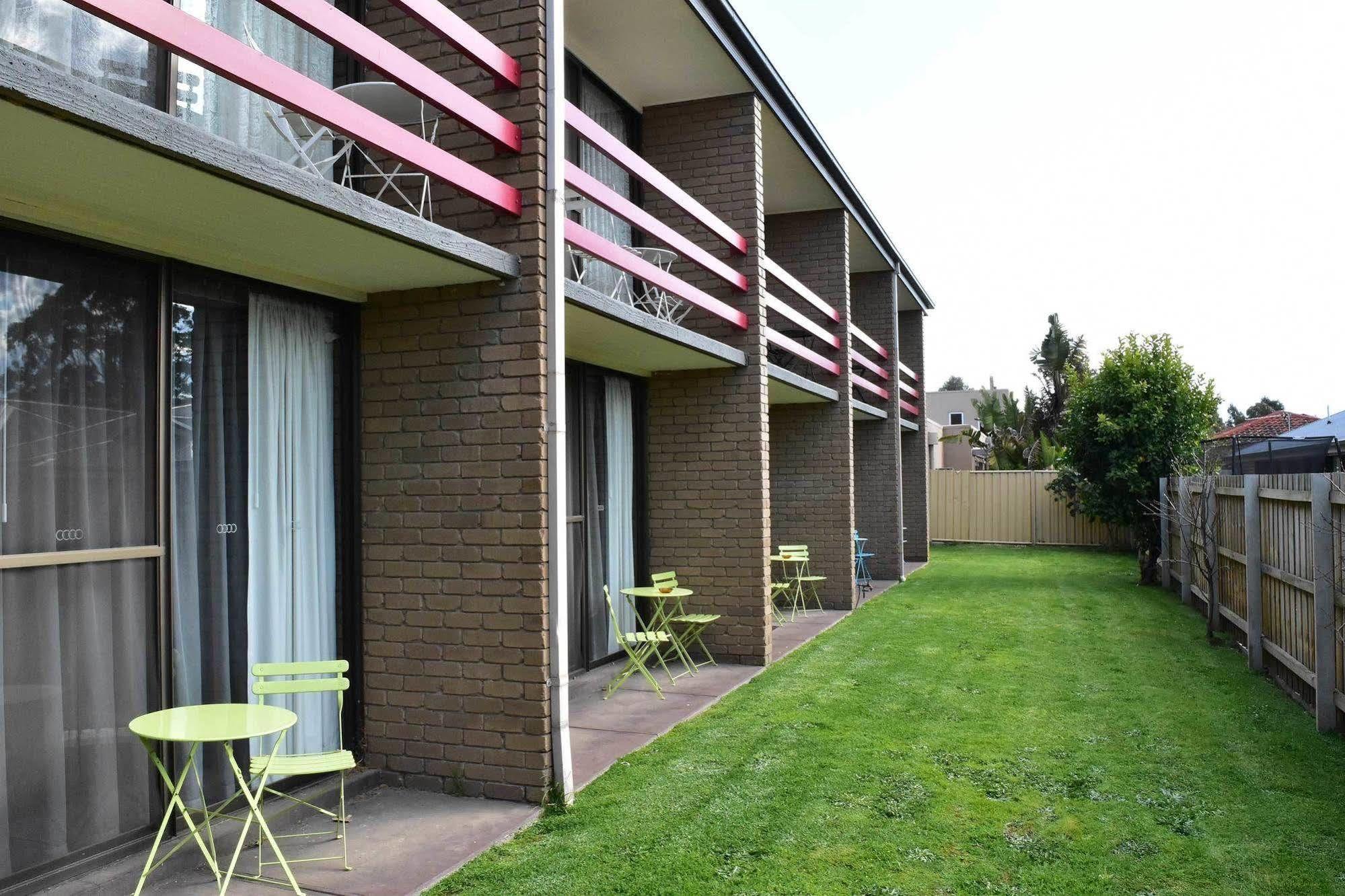 The Black Bull Motel Traralgon Exterior photo